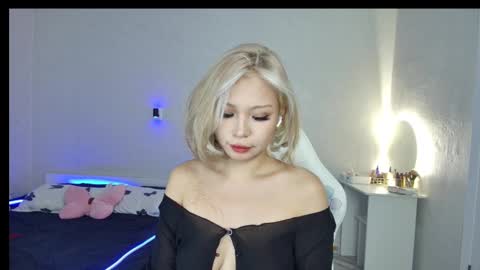 Snapshot of rileymee chatting on March 4, 1:01 am rileymee online show from March 4, 1:01 am