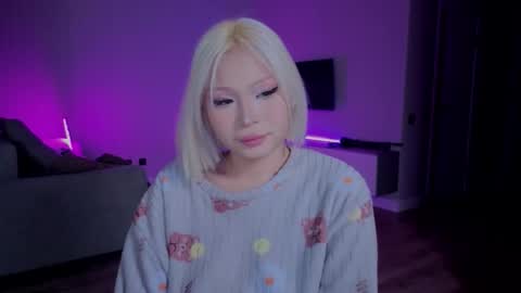 Snapshot of rileymee chatting on November 22, 1:15 am rileymee online show from November 22, 1:15 am