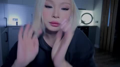 Snapshot of rileymee chatting on November 24, 3:17 am rileymee online show from November 24, 3:17 am