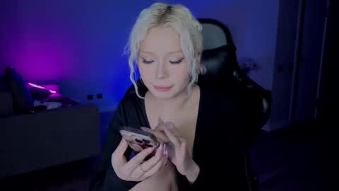 Snapshot of rileymee chatting on December 3, 3:14 am rileymee online show from December 3, 3:14 am