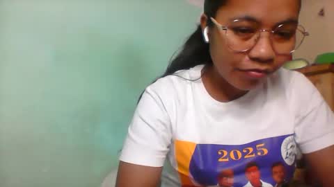 Snapshot of rinah856024 chatting on May 19, 4:24 pm rinah856024 online show from May 19, 4:24 pm