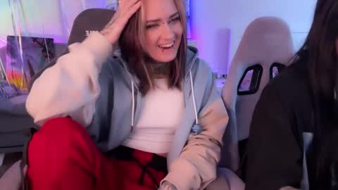   DianaBrite            fansl y online show from January 11, 11:15 am