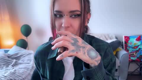   DianaBrite            fansl y online show from February 4, 10:32 am