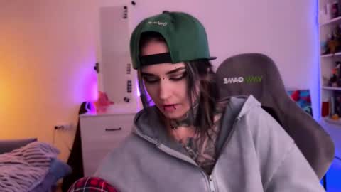   DianaBrite            fansl y online show from February 28, 5:36 pm