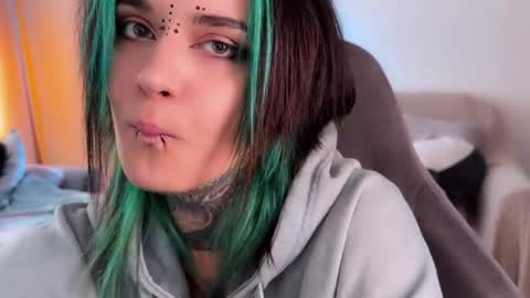   DianaBrite            fansl y online show from May 31, 1:18 pm