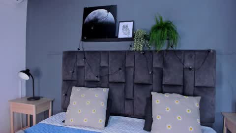 RIRI  online show from November 17, 7:19 pm