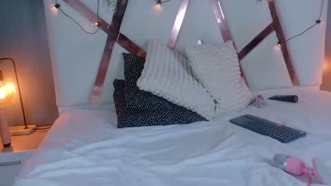 RIRI  online show from November 20, 12:00 am