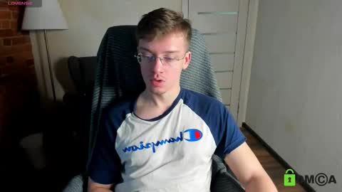 Snapshot of rishu_ chatting on November 28, 10:51 am VAnitas online show from November 28, 10:51 am