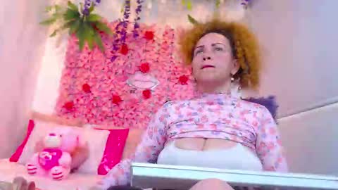 Risitos De Oro online show from October 17, 5:59 pm