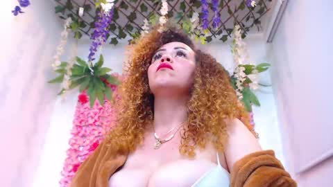 Snapshot of risitos_de_oro_ chatting on May 15, 11:23 pm Risitos De Oro online show from May 15, 11:23 pm