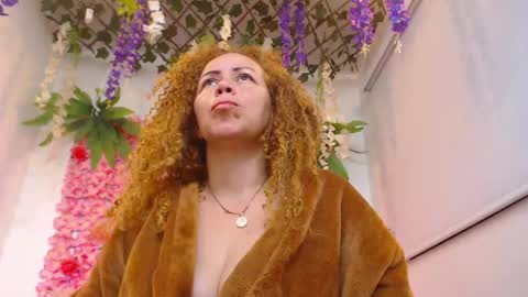Snapshot of risitos_de_oro_ chatting on May 30, 10:12 am Risitos De Oro online show from May 30, 10:12 am