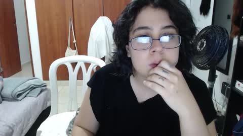 Snapshot of rivadeneira222 chatting on September 16, 1:06 am PeachSalinger online show from September 16, 1:06 am