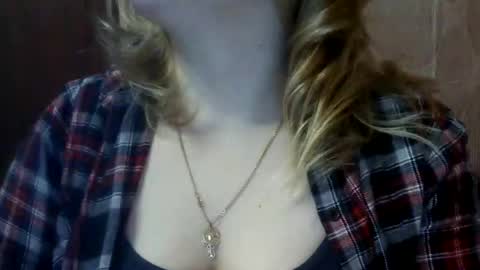 Snapshot of riveramaureen chatting on December 17, 1:49 pm RiveraMaureen online show from December 17, 1:49 pm