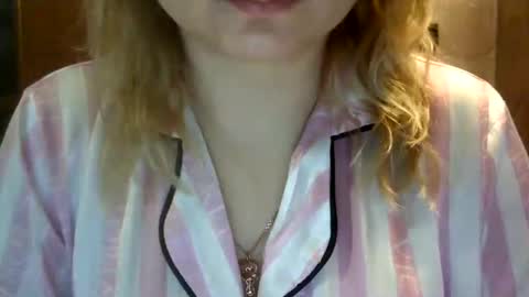 Snapshot of riveramaureen chatting on January 10, 6:42 am RiveraMaureen online show from January 10, 6:42 am