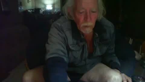 Snapshot of riverratggg chatting on November 9, 7:45 pm riveratggg online show from November 9, 7:45 pm