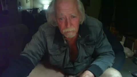 Snapshot of riverratggg chatting on November 18, 9:19 pm riveratggg online show from November 18, 9:19 pm