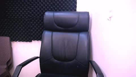 Snapshot of riyah_parker chatting on June 6, 2:44 pm riyah_parker online show from June 6, 2:44 pm