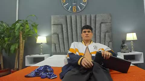 Roan Birkin online show from February 23, 1:46 am