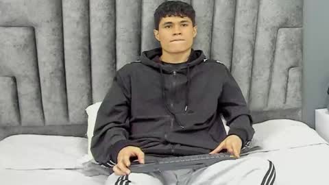 Roan Birkin online show from March 3, 1:21 am