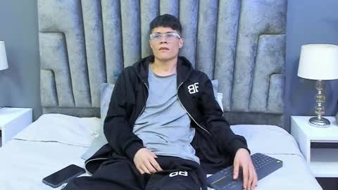 Roan Birkin online show from March 12, 1:25 am