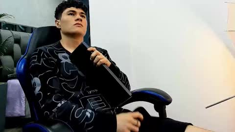 Roan Birkin online show from October 2, 7:43 pm