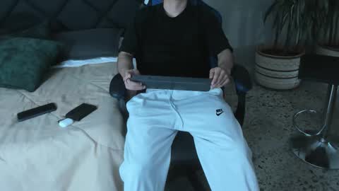 Roan Birkin online show from February 28, 7:37 pm