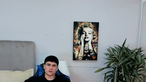 Snapshot of roan_birkin chatting on May 4, 7:32 pm Roan Birkin online show from May 4, 7:32 pm
