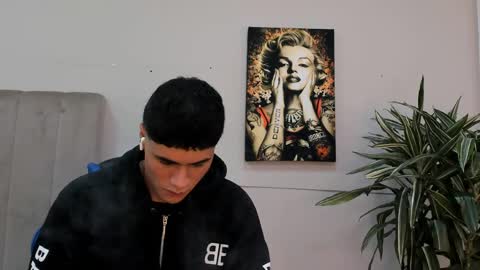 Snapshot of roan_birkin chatting on May 9, 7:30 pm Roan Birkin online show from May 9, 7:30 pm