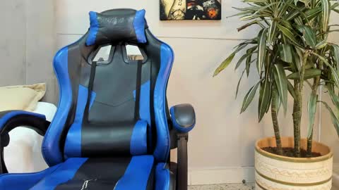 Snapshot of roan_birkin chatting on May 18, 7:31 pm Roan Birkin online show from May 18, 7:31 pm