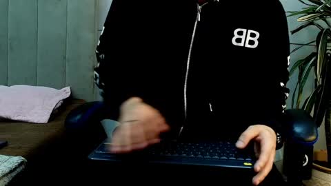 Snapshot of roan_birkin chatting on May 25, 7:42 pm Roan Birkin online show from May 25, 7:42 pm
