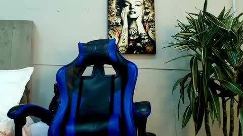 Snapshot of roan_birkin chatting on May 27, 1:57 am Roan Birkin online show from May 27, 1:57 am