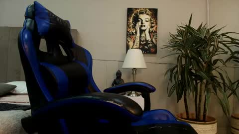 Snapshot of roan_birkin chatting on May 28, 7:11 pm Roan Birkin online show from May 28, 7:11 pm