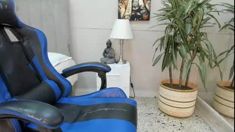Snapshot of roan_birkin chatting on May 31, 7:26 pm Roan Birkin online show from May 31, 7:26 pm