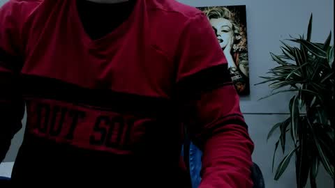 Snapshot of roan_birkin chatting on June 1, 7:15 pm Roan Birkin online show from June 1, 7:15 pm
