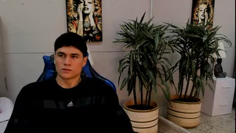 Snapshot of roan_birkin chatting on June 3, 7:19 pm Roan Birkin online show from June 3, 7:19 pm