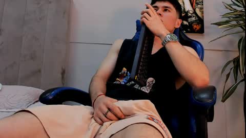 Snapshot of roan_birkin chatting on June 8, 1:28 am Roan Birkin online show from June 8, 1:28 am