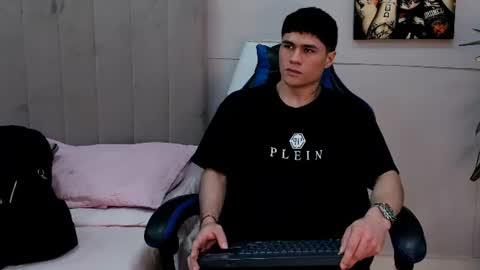 Snapshot of roan_birkin chatting on June 14, 7:27 pm Roan Birkin online show from June 14, 7:27 pm