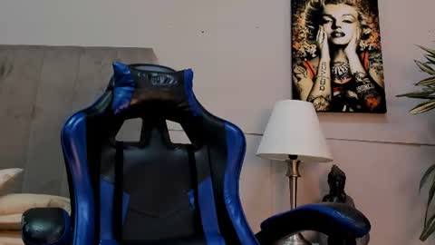 Snapshot of roan_birkin chatting on June 16, 7:27 pm Roan Birkin online show from June 16, 7:27 pm