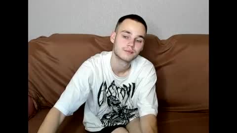 robert10211 online show from November 2, 10:28 am