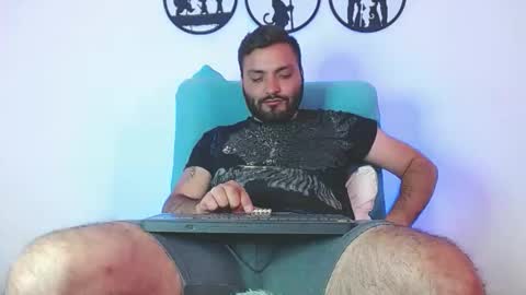 Snapshot of robert_leroy chatting on November 25, 3:12 pm Stiven - online show from November 25, 3:12 pm