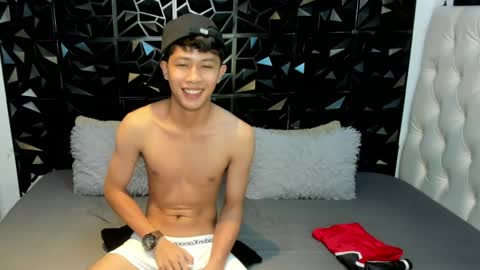 robert_massivexxx online show from April 23, 8:24 am