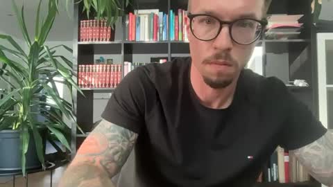 robert_x666 online show from June 19, 5:39 pm