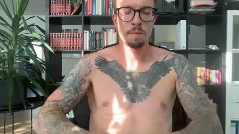 robert_x666 online show from June 26, 4:44 pm