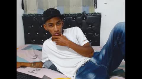 roberthycami2123 online show from December 4, 4:11 am