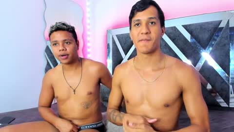 Snapshot of robertmiller21 chatting on December 15, 7:53 pm Robert Miller And Mael Thompson online show from December 15, 7:53 pm