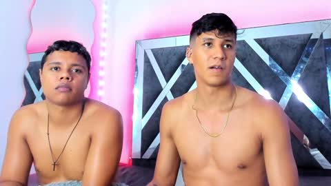 Snapshot of robertmiller21 chatting on December 22, 7:33 am Robert Miller And Mael Thompson online show from December 22, 7:33 am