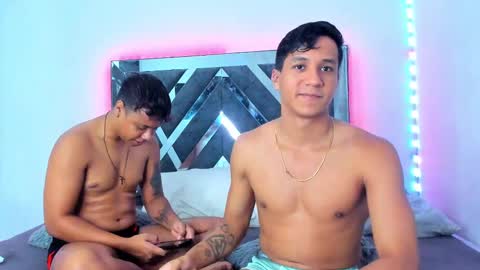 Snapshot of robertmiller21 chatting on February 12, 4:44 am Robert Miller And Mael Thompson online show from February 12, 4:44 am