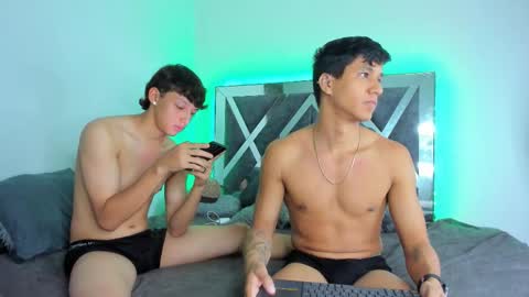 Snapshot of robertmiller21 chatting on February 21, 6:42 pm Robert Miller And Mael Thompson online show from February 21, 6:42 pm