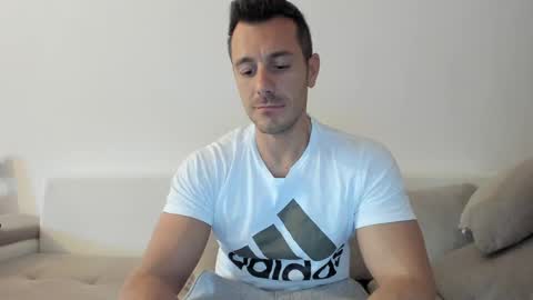 Snapshot of roberto4ever chatting on May 7, 11:04 am roberto4ever online show from May 7, 11:04 am