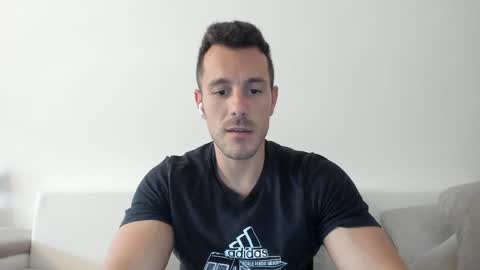 Snapshot of roberto4ever chatting on May 8, 10:31 am roberto4ever online show from May 8, 10:31 am